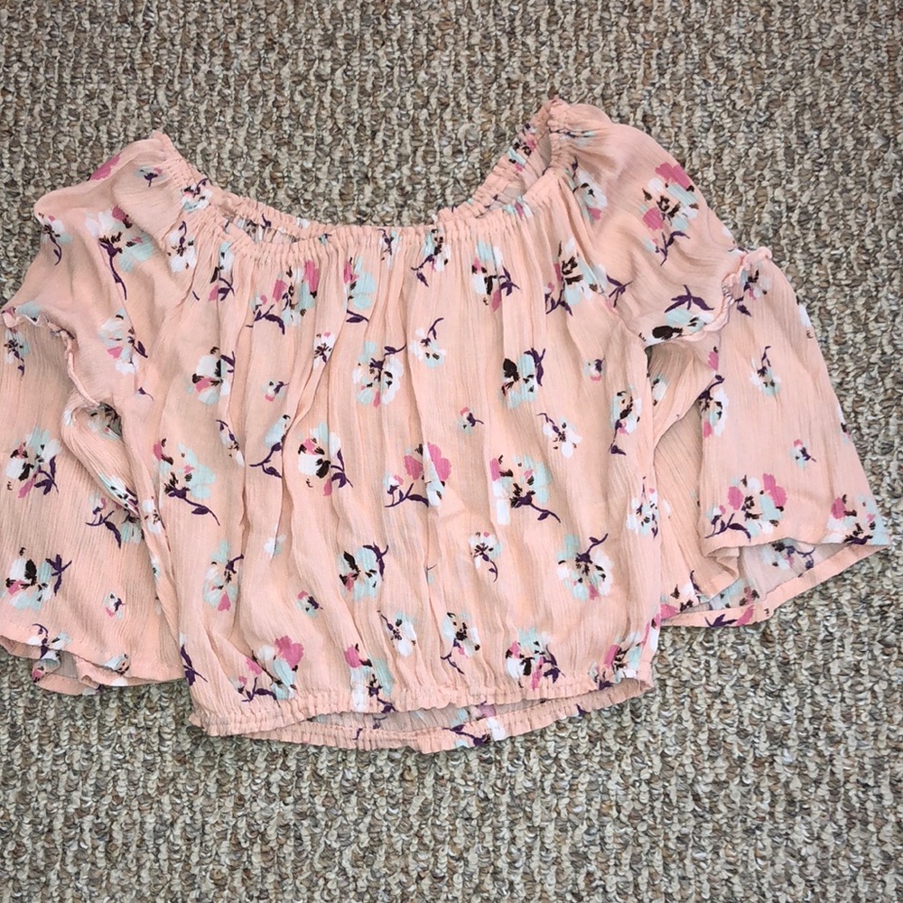 Crop top pink flowery pattern
